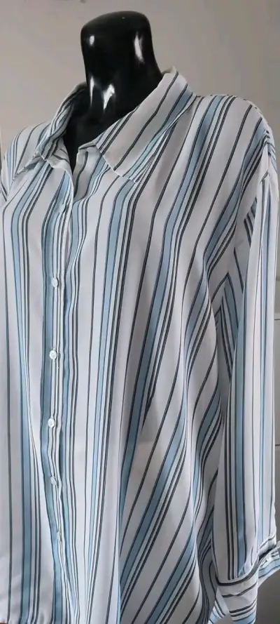 Blusa de rayas azul y blanca para mujer - miniatura 1