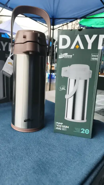 Termo de vacío con bomba Daydays 1.9L - miniatura 1
