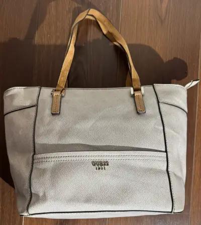 Bolso de mano Guess beige con asas marrones - miniatura 1