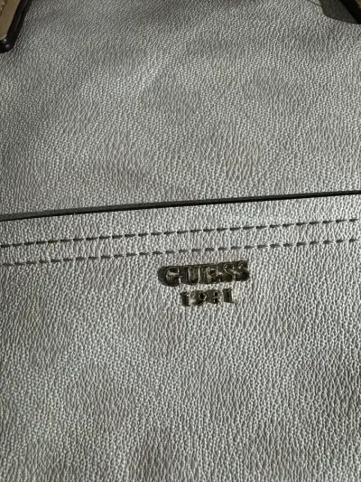 Bolso de mano Guess beige con asas marrones - miniatura 5