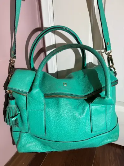 Bolso de cuero verde con correa ajustable - miniatura 1