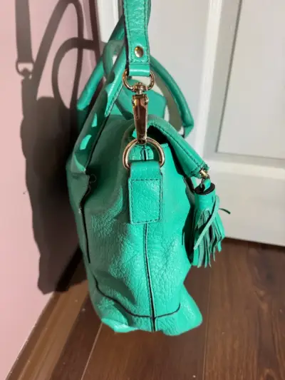 Bolso de cuero verde con correa ajustable - miniatura 4