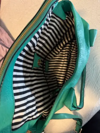 Bolso de cuero verde con correa ajustable - miniatura 6