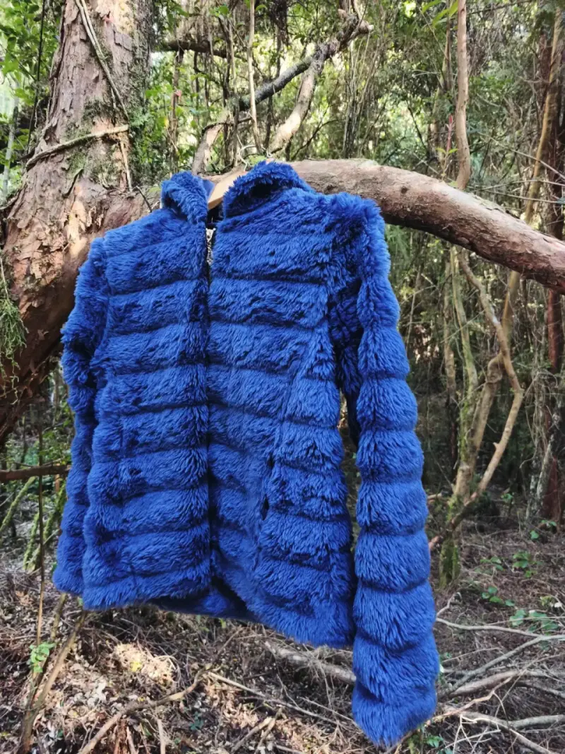 Chaqueta de peluche azul para mujer