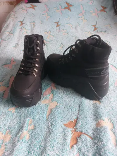 Botas negras de plataforma para mujer - miniatura 2