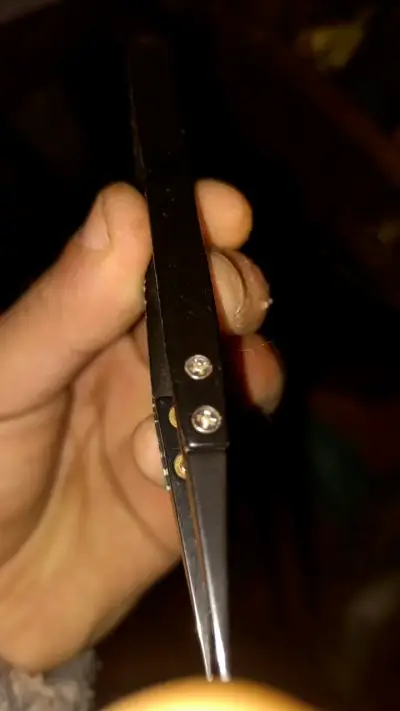Pinzas de precisión negras con tornillos - miniatura 1