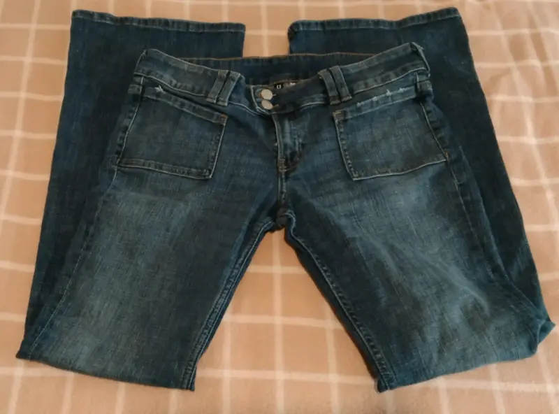 Jeans flare azul oscuro para mujer en buen estado