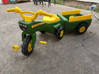 Triciclo infantil John Deere con carro - miniatura 2