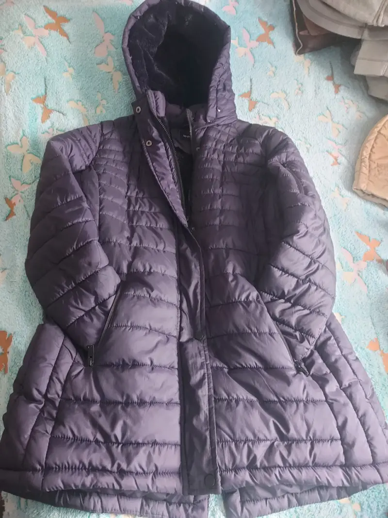 Chaqueta acolchada con capucha para mujer - 1