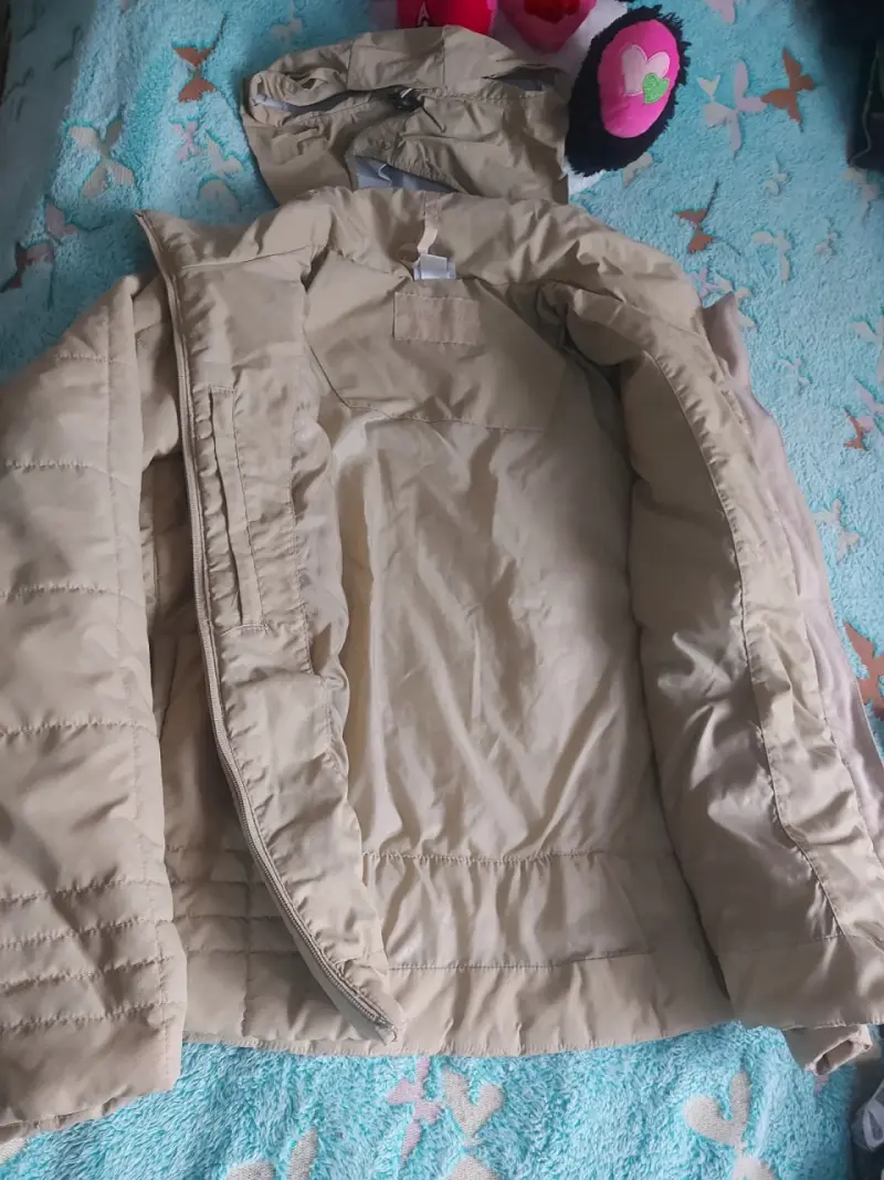 Chaqueta acolchada beige con capucha - 2