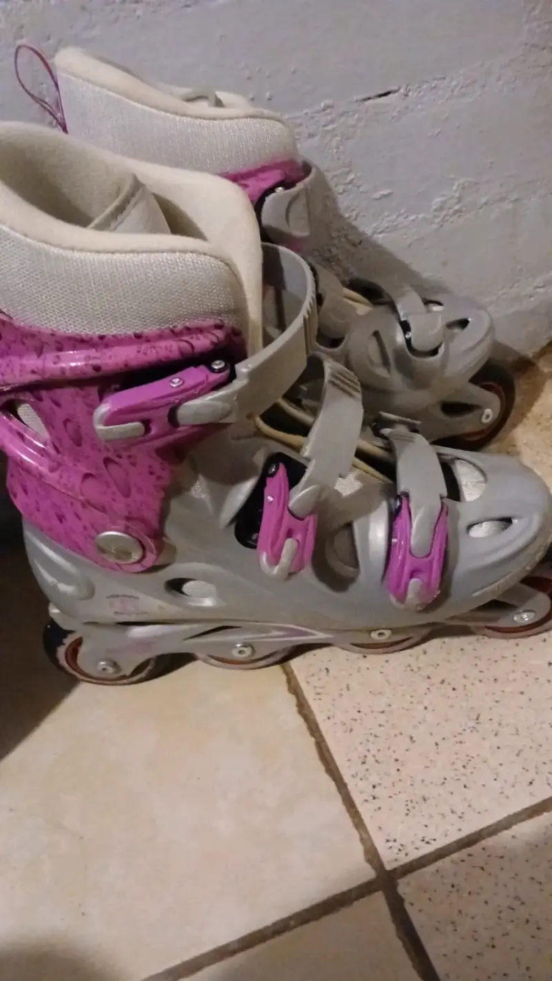 Patines en línea color gris y rosa - 4