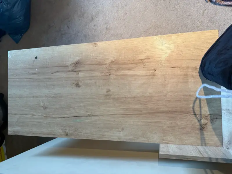 Escritorio de madera con estantes integrados - 3