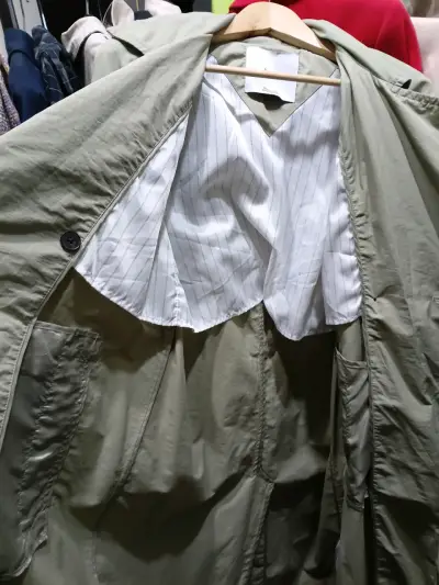 Abrigo verde claro Bershka talla XS - miniatura 3