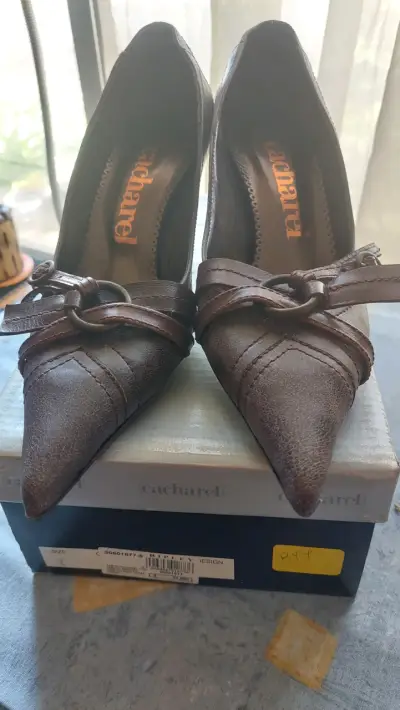 Zapatos de tacón marrón Cacharel en buen estado - miniatura 2