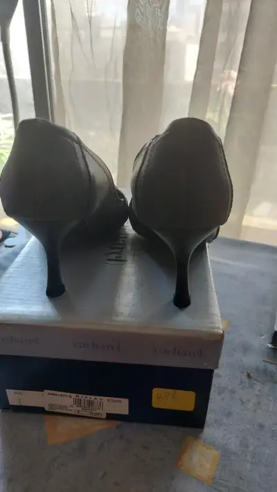 Zapatos de tacón marrón Cacharel en buen estado - miniatura 3