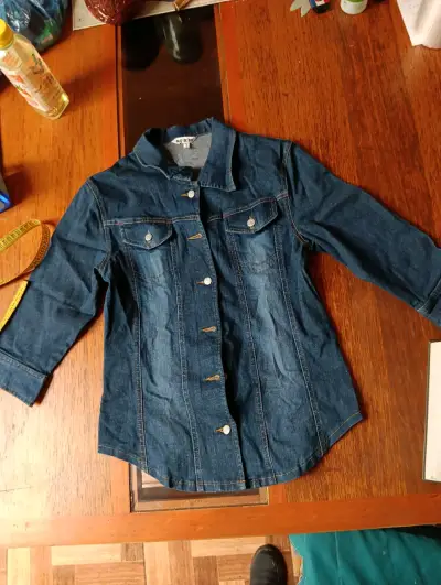 Chaqueta de mezclilla azul para mujer - miniatura 2