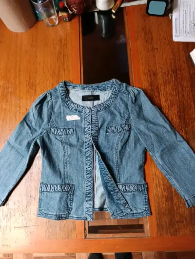 Chaqueta de mezclilla azul para mujer - miniatura 5