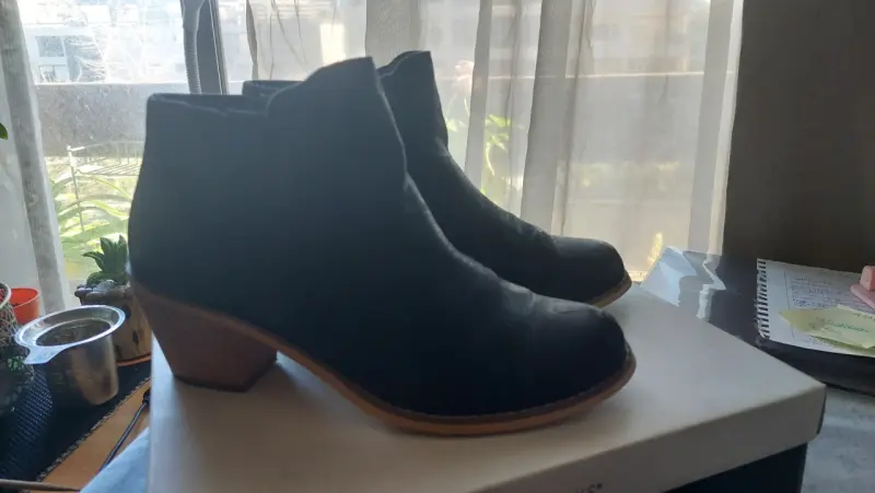 Botines de cuero negro con taco medio - 1