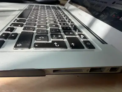 MacBook Air usado en buen estado - miniatura 2