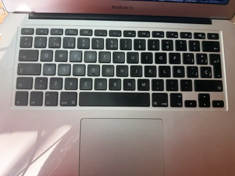 MacBook Air usado en buen estado - 6