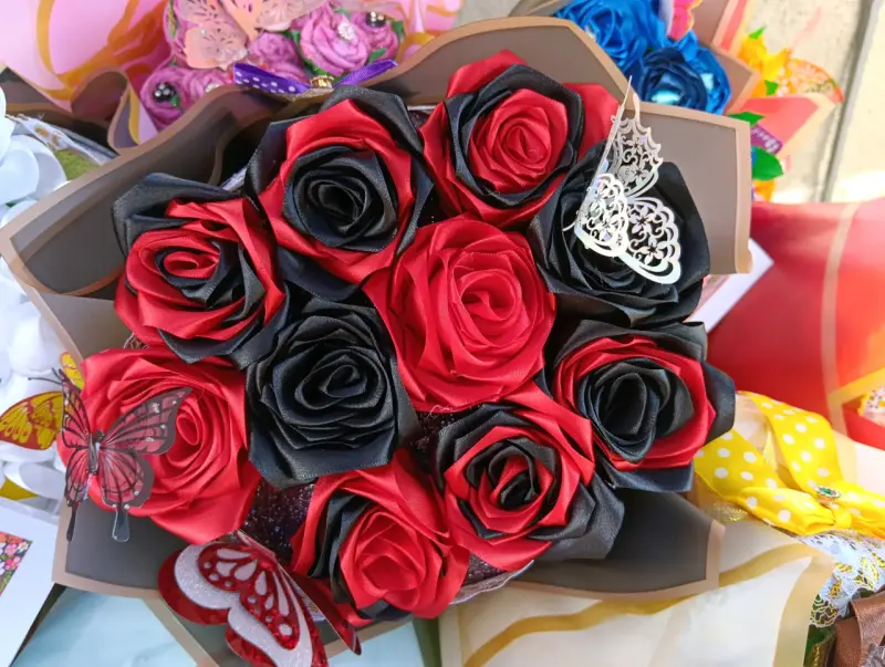 Ramo de rosas artificiales decorativas - 5
