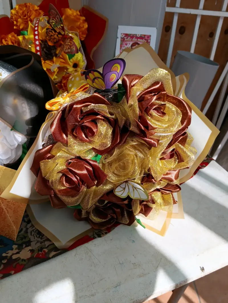 Ramo de rosas artificiales decorativas - 6