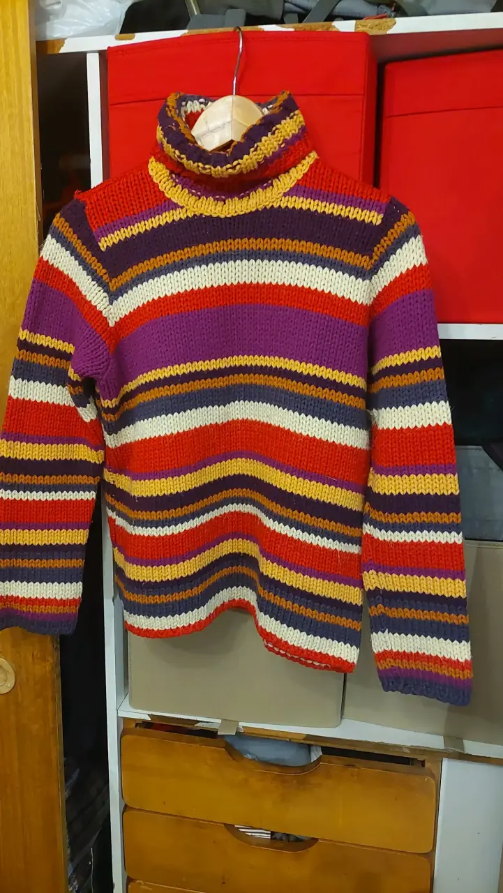 Suéter de lana a rayas multicolor