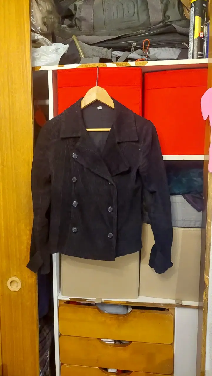 Chaqueta de pana negra para mujer