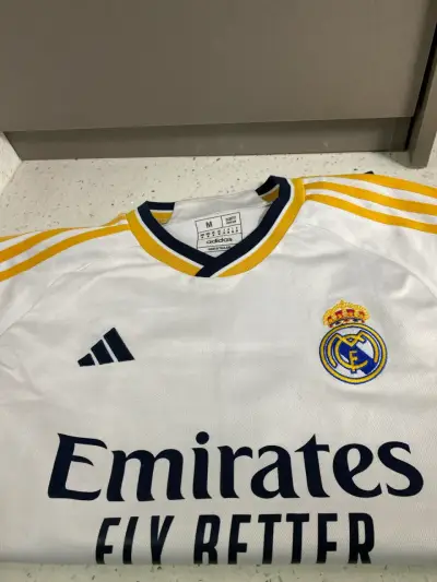 Camiseta Real Madrid Adidas Vini Jr. Talla M - miniatura 1