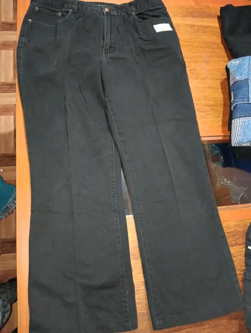 Jeans negros para hombre en buen estado - 3