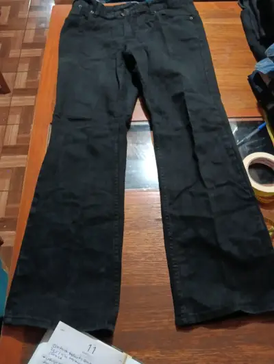 Jeans negros para hombre en buen estado - miniatura 6