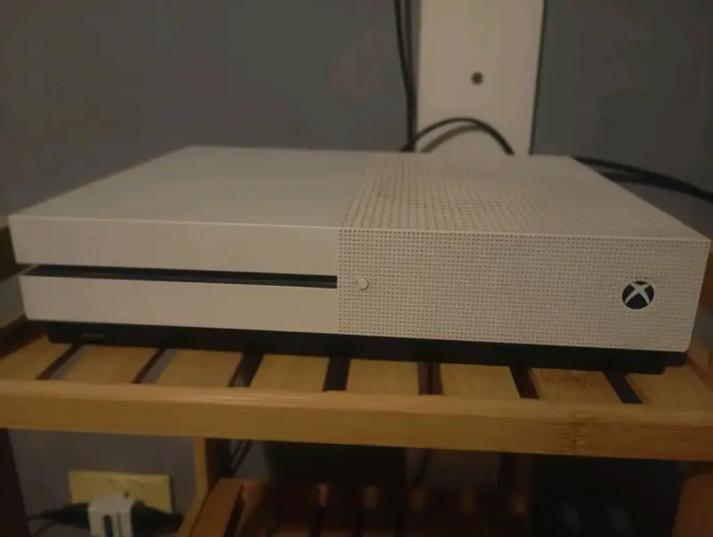 Xbox one S 512gb+2 controles +2 juegos +carg.pilas - 1