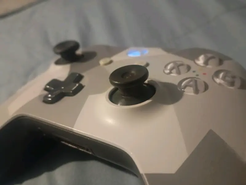 Xbox one S 512gb+2 controles +2 juegos +carg.pilas - 5
