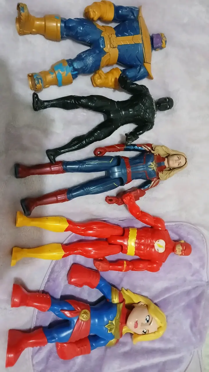 Figuras de acción de superhéroes - 1