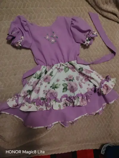Vestido de niña con diseño floral y chileno - miniatura 1