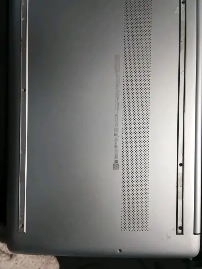 Laptop HP con AMD Ryzen 3  y 8GB RAM - miniatura 2