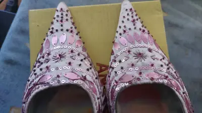Puntas decorados con lenteju7elas rosadas - miniatura 1