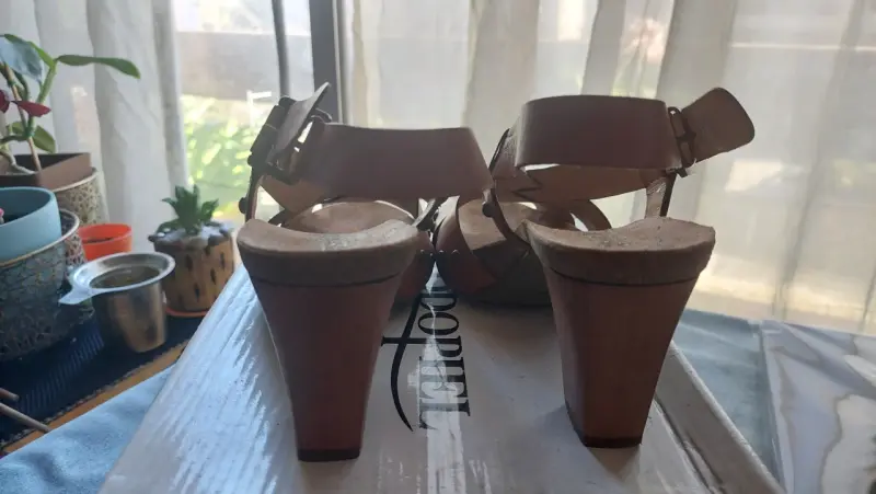 Sandalias de cuero marrón con tacón Pedro Miralles - 2