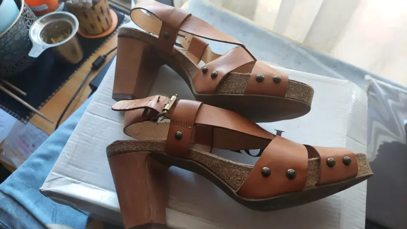 Sandalias de cuero marrón con tacón Pedro Miralles - 3