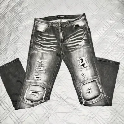 Jeans desgastados de mezclilla gris para hombre - miniatura 2