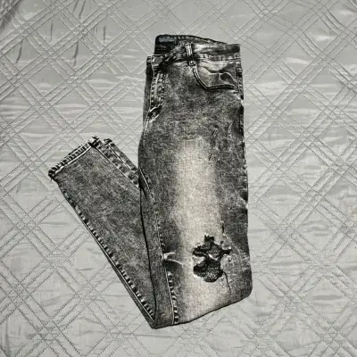 Jeans desgastados de mezclilla gris para hombre - miniatura 3
