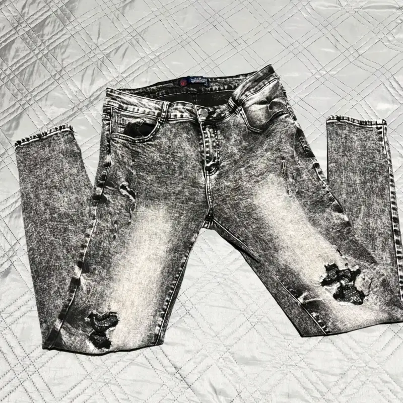 Jeans desgastados de mezclilla gris para hombre - 4