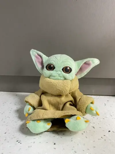 Peluche Baby Yoda de Star Wars con capa removible - miniatura 1
