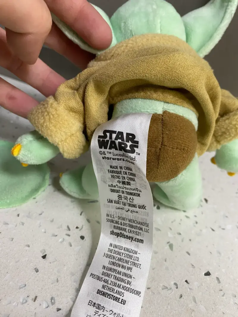 Peluche Baby Yoda de Star Wars con capa removible - 3