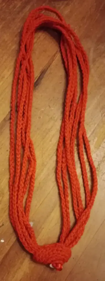 Collar de lana tejido a Crochet Rojo - miniatura 1