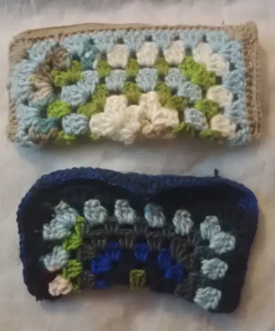 Estuches tejidos a crochet multicolor - miniatura 1