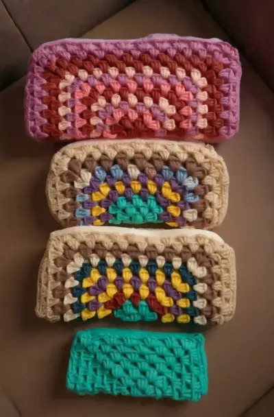 Estuches tejidos a crochet multicolor - miniatura 2