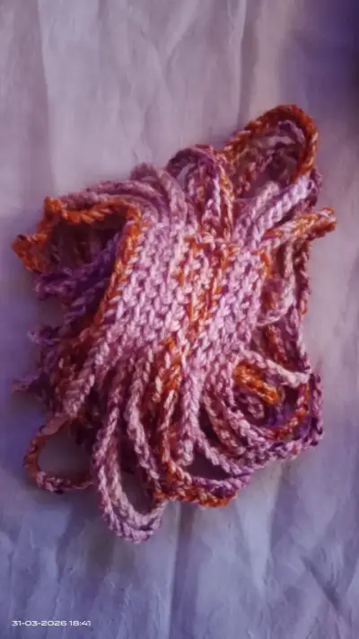 Bufandas de lana tejidas a mano en varios colores - miniatura 5