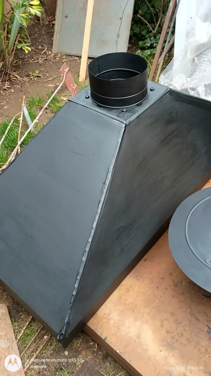 Campana extractora de humo negra para quincho - 1