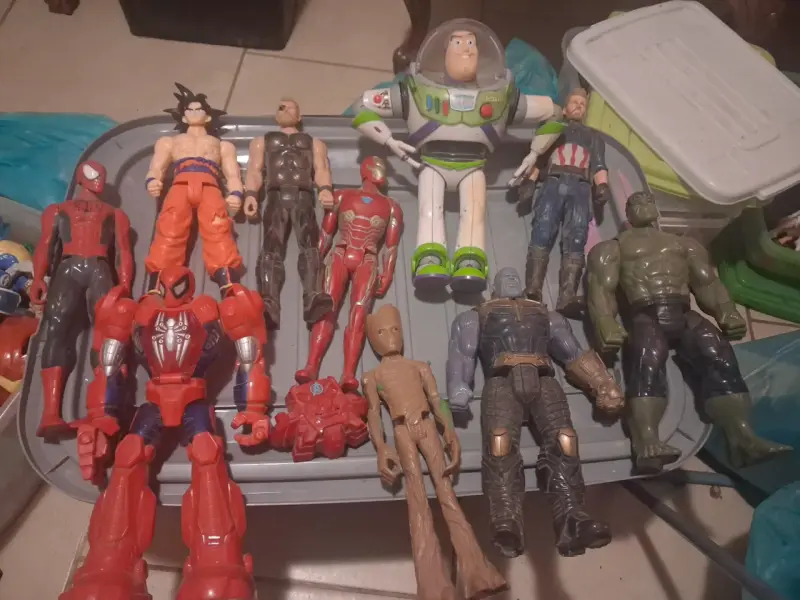 Lote de figuras de acción de Ben 10 y superhéroes - 2